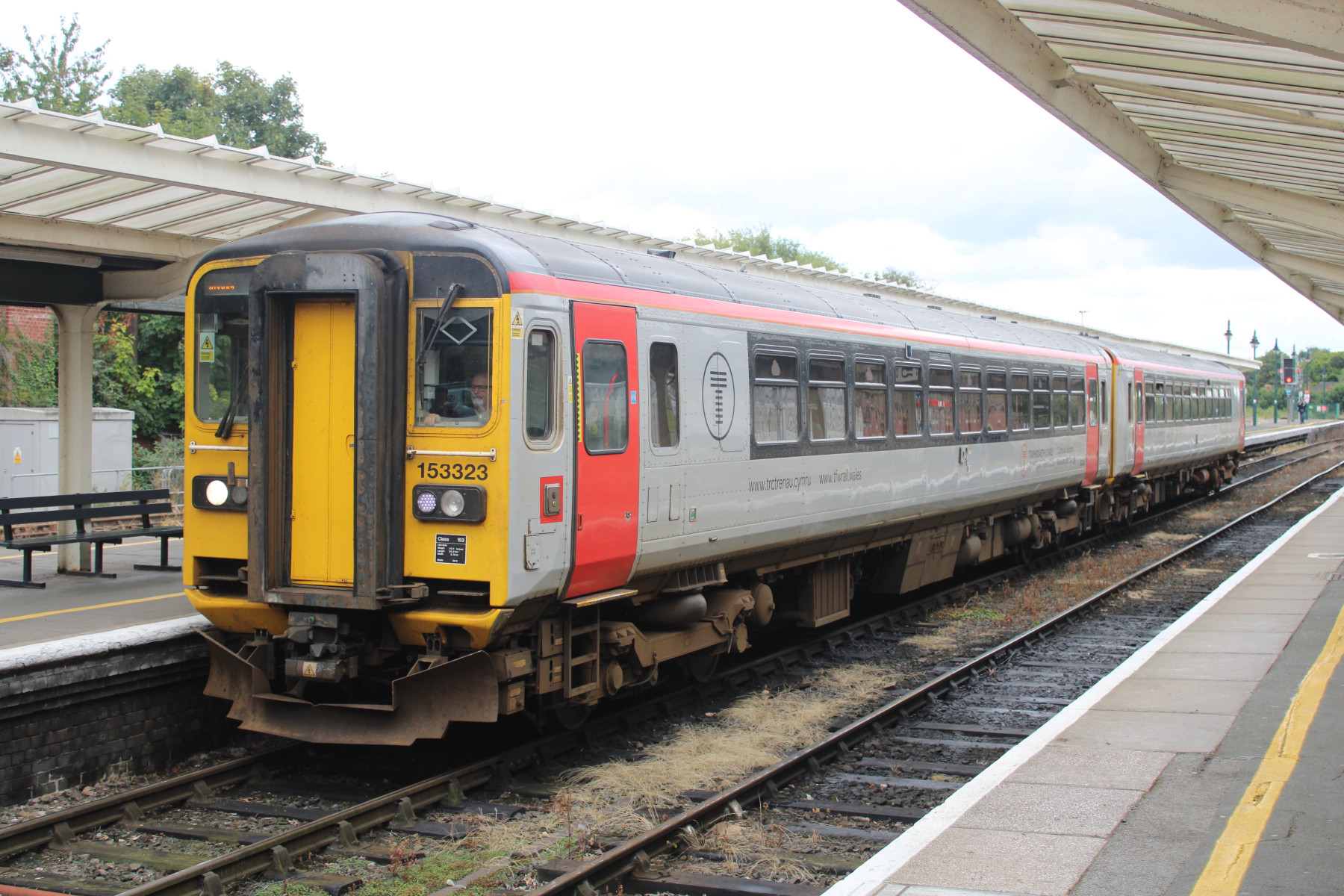 Photo of 153323 at Shrewsbury — trainlogger