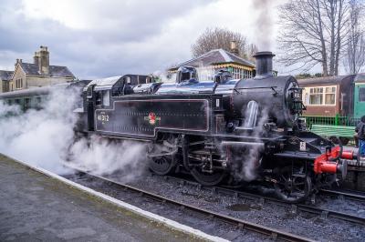 41312 steam at Mid Hants Railway. &copy; Shotts