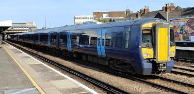 375919 at Tonbridge. &copy; Geoff