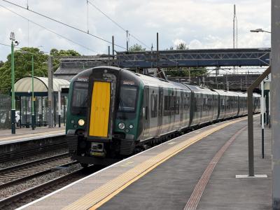 350121 at Wolverton. &copy; Luivery