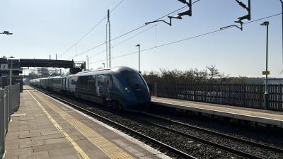807009 at Cheddington. &copy; Luivery