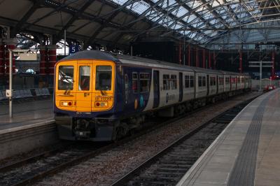 319368 at Liverpool Lime Street. &copy; South Coast Trainspotter