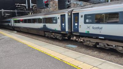 42300 coach at Glasgow Queen Street. &copy; Geoff