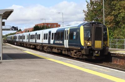 450122 at Basingstoke. &copy; railwork