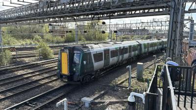 350401 at Crewe. &copy; Luivery