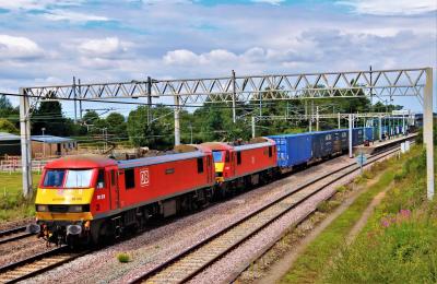 90019 at Acton Bridge (Cheshire). &copy; stevexos