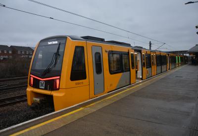 555015 at Pelaw (Tyne & Wear Metro). &copy; AJax