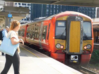 387204 at East Croydon. &copy; Trainman5862