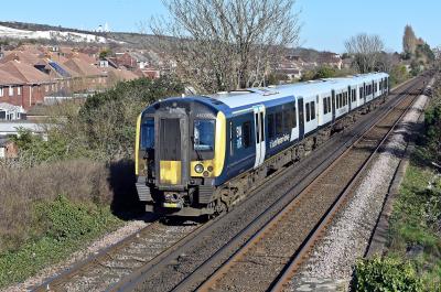 photo of 450065 at Portchester