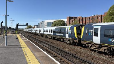 444045 at Eastleigh. &copy; Luivery