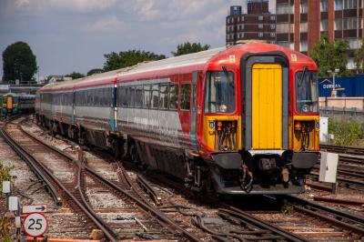 442407 at East Croydon. &copy; trainlogger