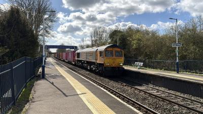 66305 at Kings Sutton. &copy; Luivery