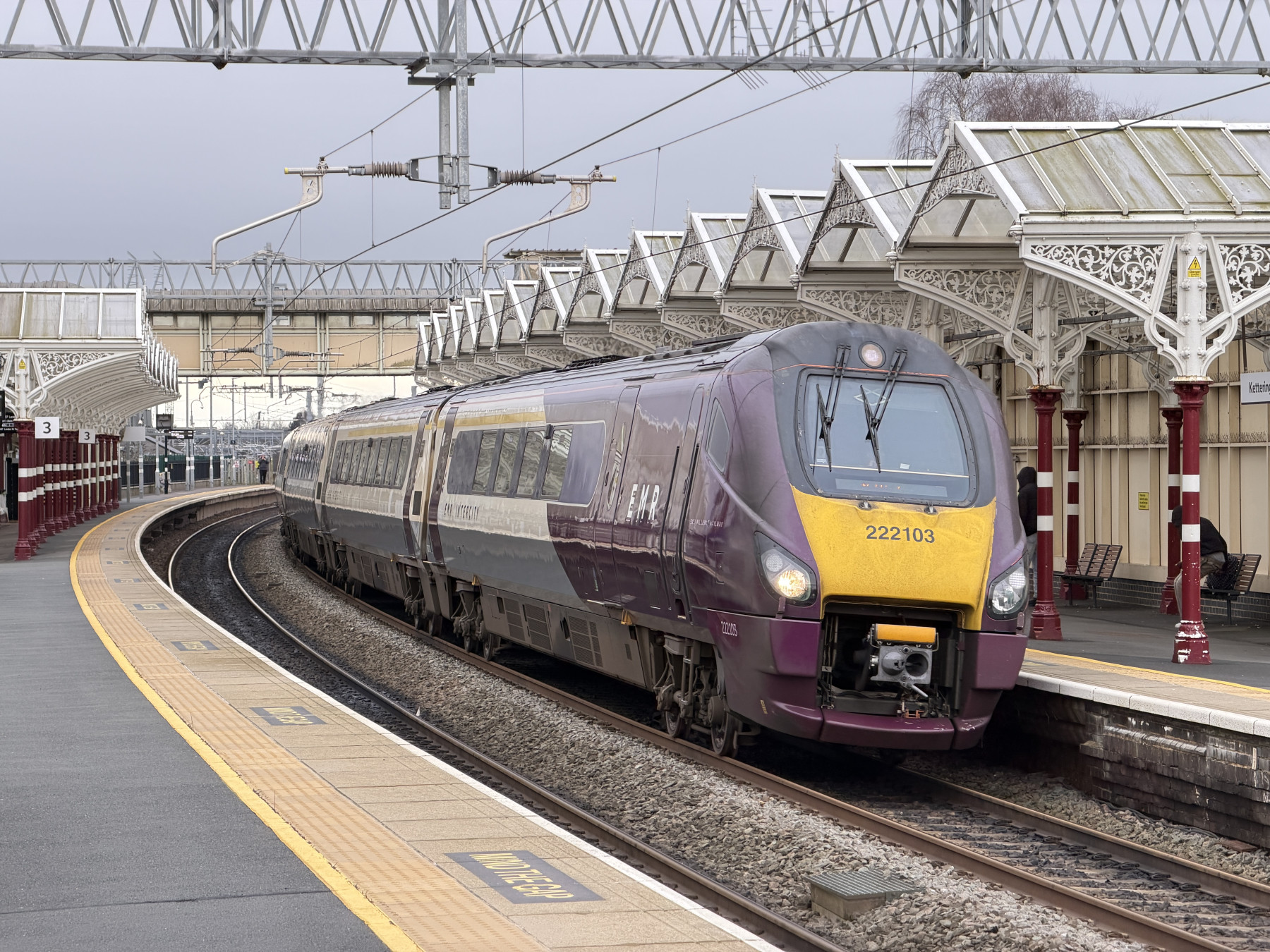 222103 at Kettering. © Luivery