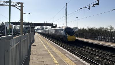 390045 at Cheddington. &copy; Luivery