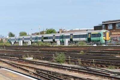 377107 at Clapham Junction. &copy; llamafish