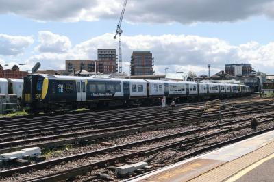450078 at Clapham Junction. &copy; llamafish