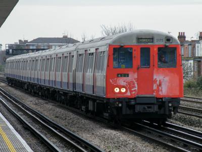 LU5175 at Dollis Hill. &copy; llamafish