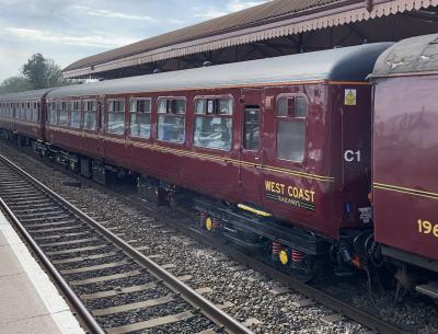 5229 coach at Yatton. &copy; BigKev