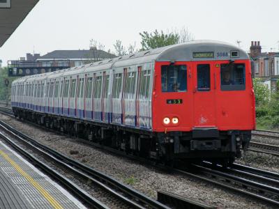LU5088 at Dollis Hill. &copy; llamafish