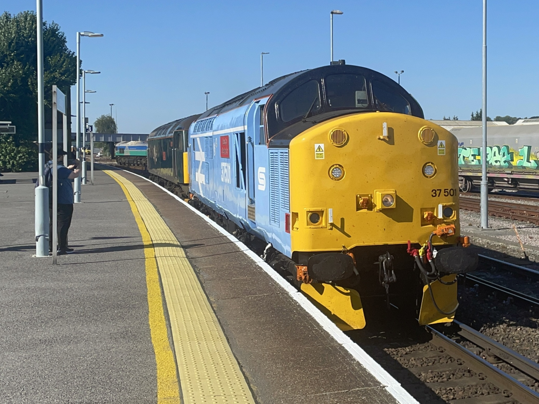 Photo of 37501 at Eastleigh — trainlogger