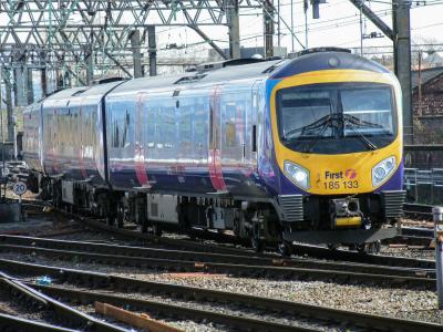 185133 at Manchester Piccadilly. &copy; llamafish