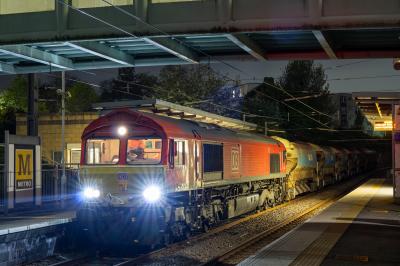 photo of 66092 at University (Tyne & Wear Metro)