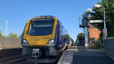 photo of 195004 at Romiley