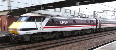 91124 at Peterborough. &copy; Geoff