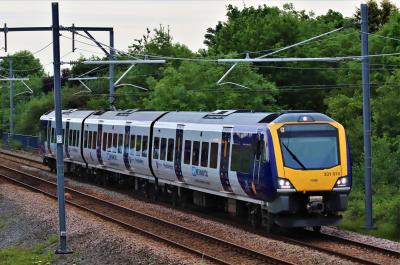 331010 at Between Bryn & Garswood. &copy; stevexos