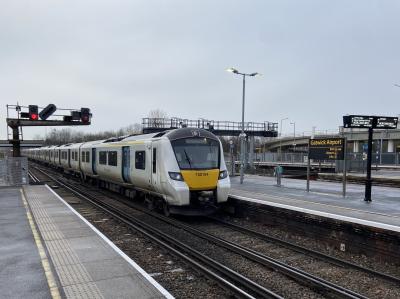 700104 at Gatwick Airport. &copy; Pistolpete008
