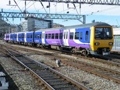 323230 at Manchester Piccadilly. &copy; llamafish