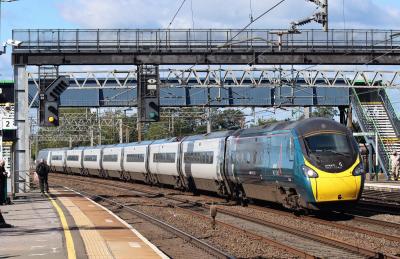 390045 at Rugeley Trent Valley. &copy; stevexos