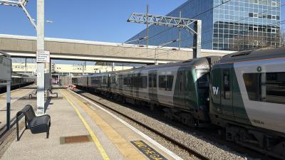 350407 at Milton Keynes Central. &copy; Luivery