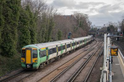 377122 at Wandsworth Road. &copy; Zain