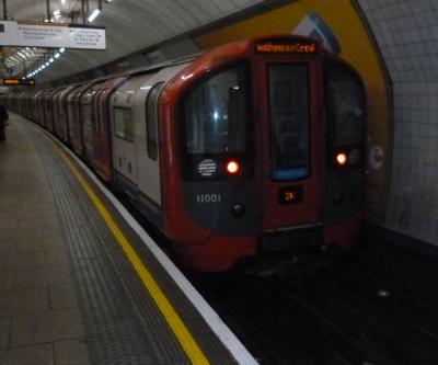 LU11001 at Euston (LU). &copy; BigKev