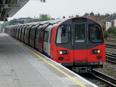 LU96118 at Dollis Hill. &copy; llamafish