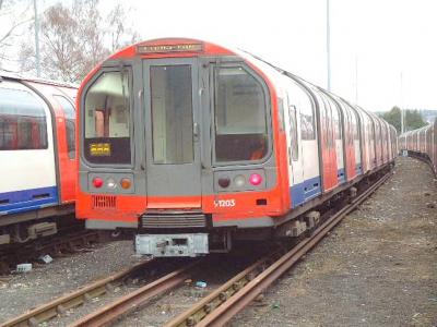 LU91203 at Loughton (LU). &copy; Byron5574
