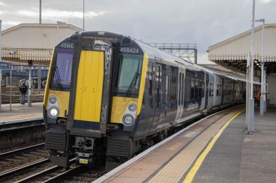 458424 at Clapham Junction. &copy; Zain