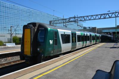350122 at Milton Keynes Central. &copy; AJax